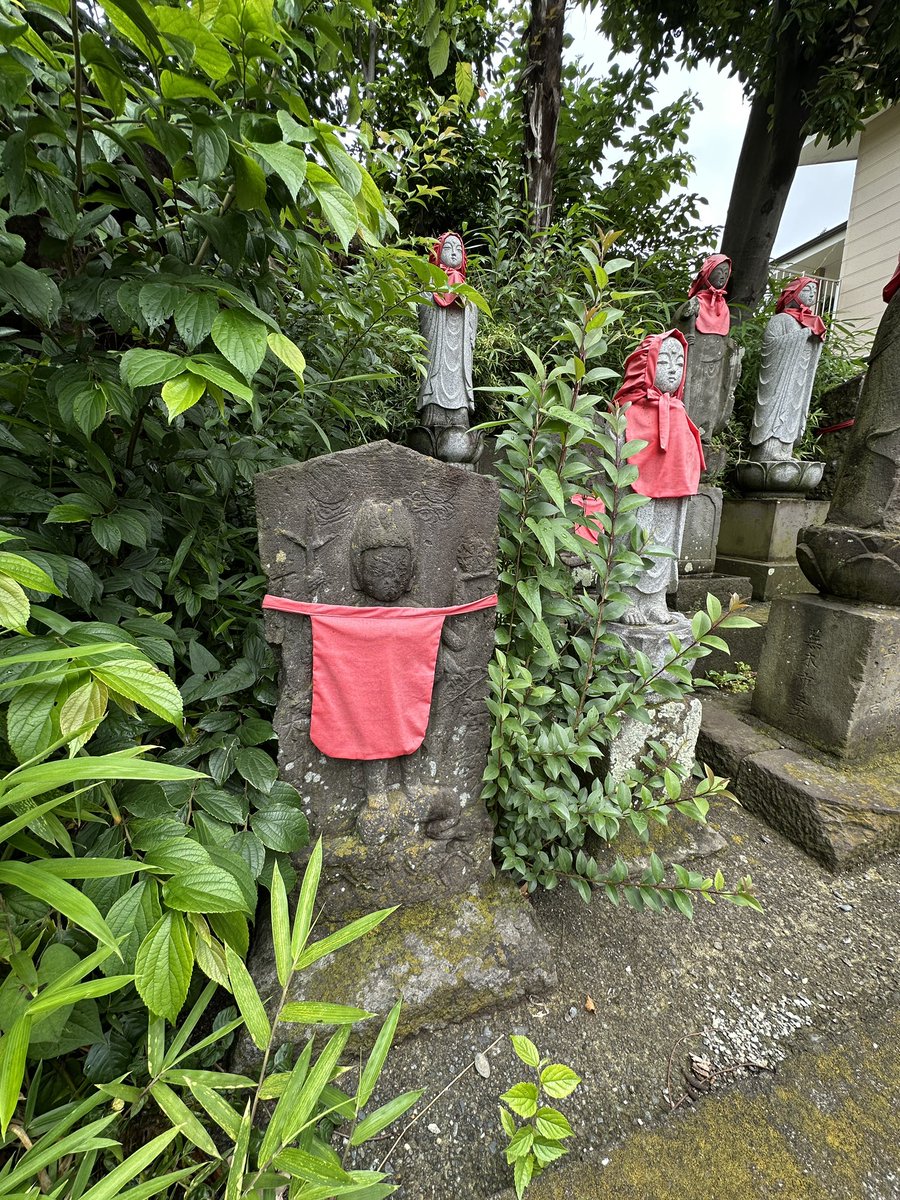 「……私は地蔵ではないのだが…… と言う顔をしていらっしゃる」|那覇了(なは・りょう)のイラスト