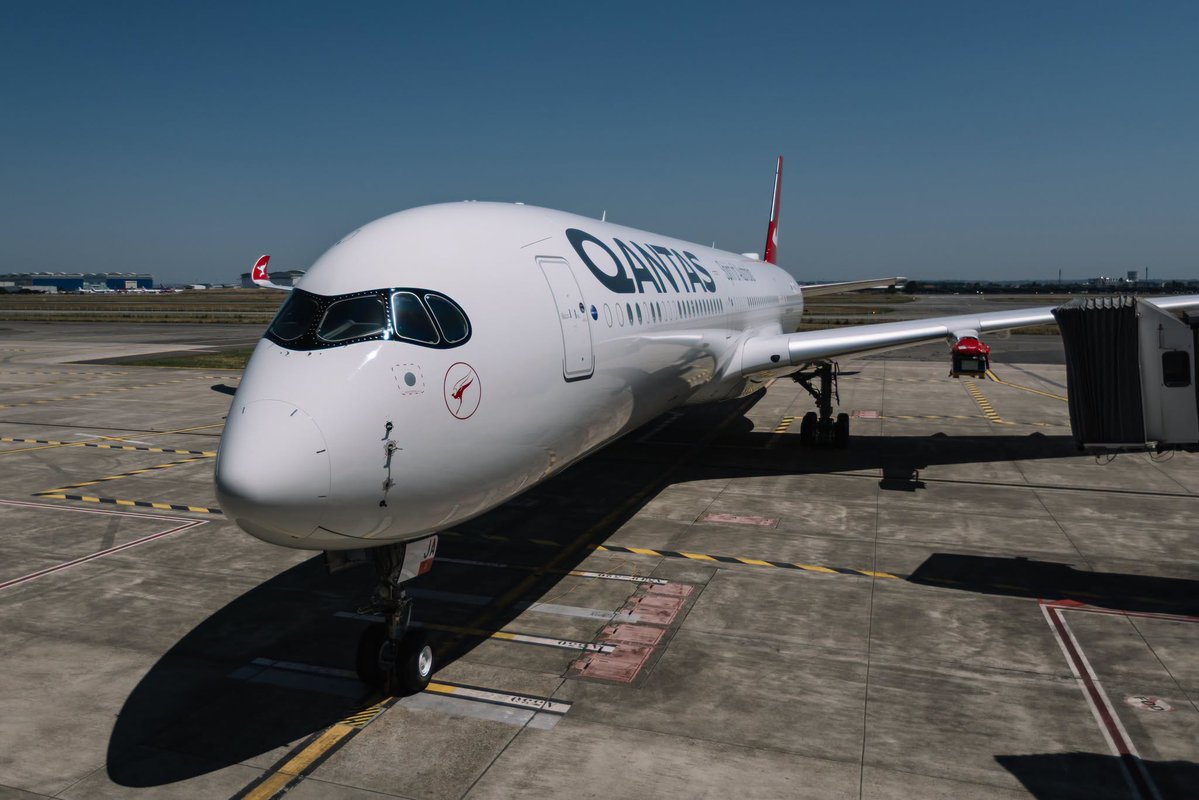 airwaysmagazine's tweet photo. 🔴 #INPHOTOS | Qantas' first Airbus A350-1000ULR sporting the airline's full livery in Toulouse.

#qantas #airbus #avgeek https://t.co/vKNyDT6W8c