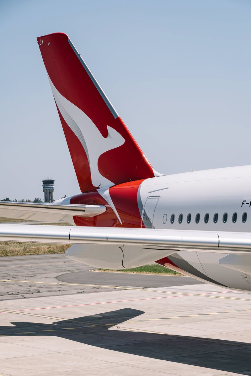 airwaysmagazine's tweet photo. 🔴 #INPHOTOS | Qantas' first Airbus A350-1000ULR sporting the airline's full livery in Toulouse.

#qantas #airbus #avgeek https://t.co/vKNyDT6W8c