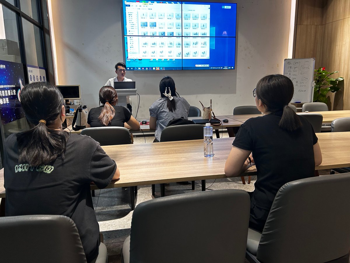 AntonishaThomas's tweet photo. Just wrapped a super insightful workshop on agile project management! Learned actionable tricks to boost team efficiency and connect with fellow industry pros. Grateful for this learning chance! #ProfessionalDevelopment #AgileSkills https://t.co/nPDCrzKxe3