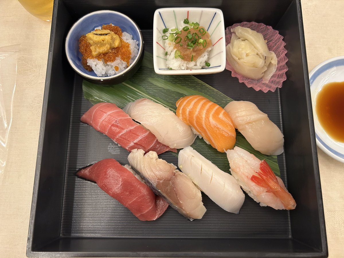 kugyu_P's tweet photo. 北海道の寿司
いただきます https://t.co/AhQ9DtwU2o