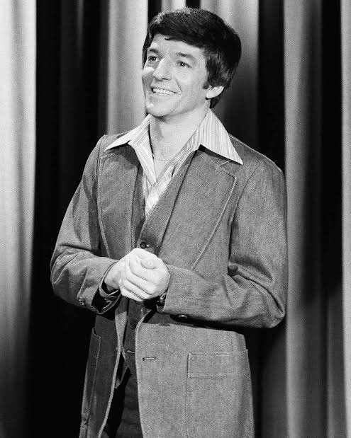 MrGeorgeWallace's tweet photo. Hats off to friend and funnyman, Tom Dreesen. Opened for Sinatra for ages. No one could out-talk Tom. He probably died two weeks ago but his brilliant ass kept telling stories 'til today. Love you forever. https://t.co/bLzZrNgBgl