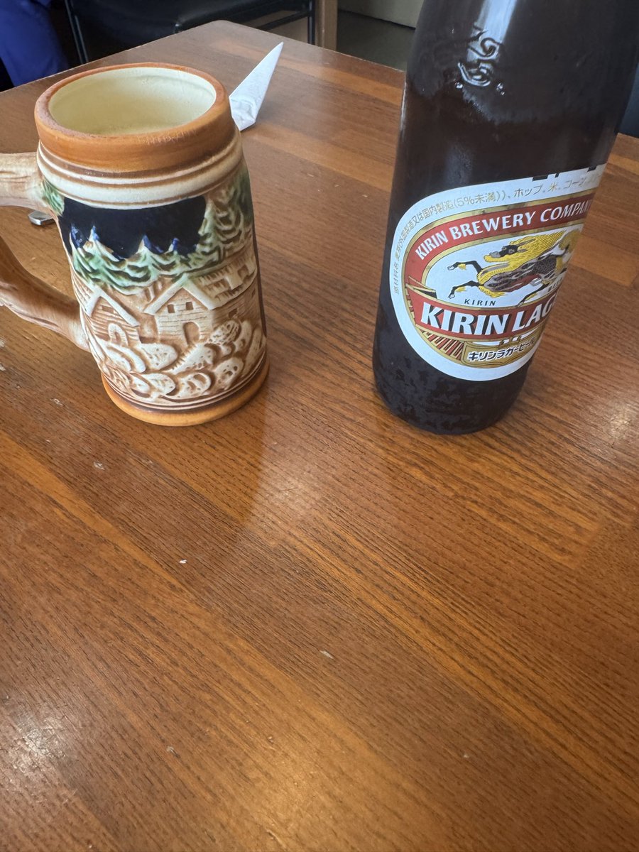 a___stubu's tweet photo. 昼間からクズ生活😂
小さい店だからビール頼んだらみんなに見られちゃったよ😂 https://t.co/ZCy8brYB7F