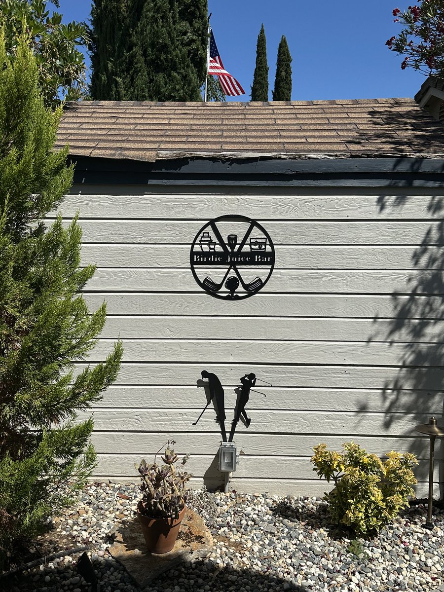 dubug333's tweet photo. Golfers: any courses you highly recommend to play in Bend, Oregon? https://t.co/eGGiy9mHEp