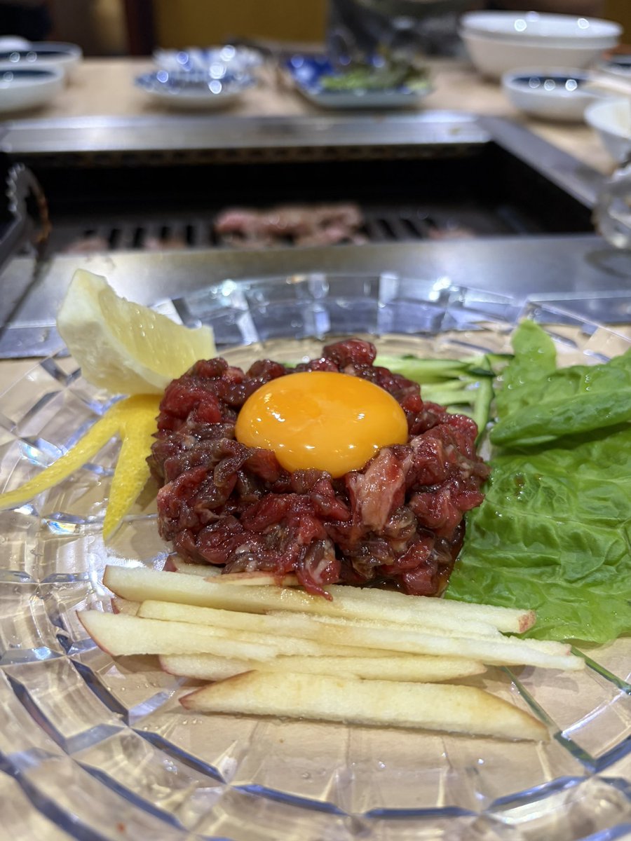 ryo_oryo's tweet photo. トラのキャラクターのまわりは
お皿🍽️なのか
浮き輪🛟なのか
論争が勃発した
中野にある焼肉とらじ🐯
80年続く老舗のお店。

お肉もチヂミもユッケも全部おいしかったー！ https://t.co/kX8r0UM0eV