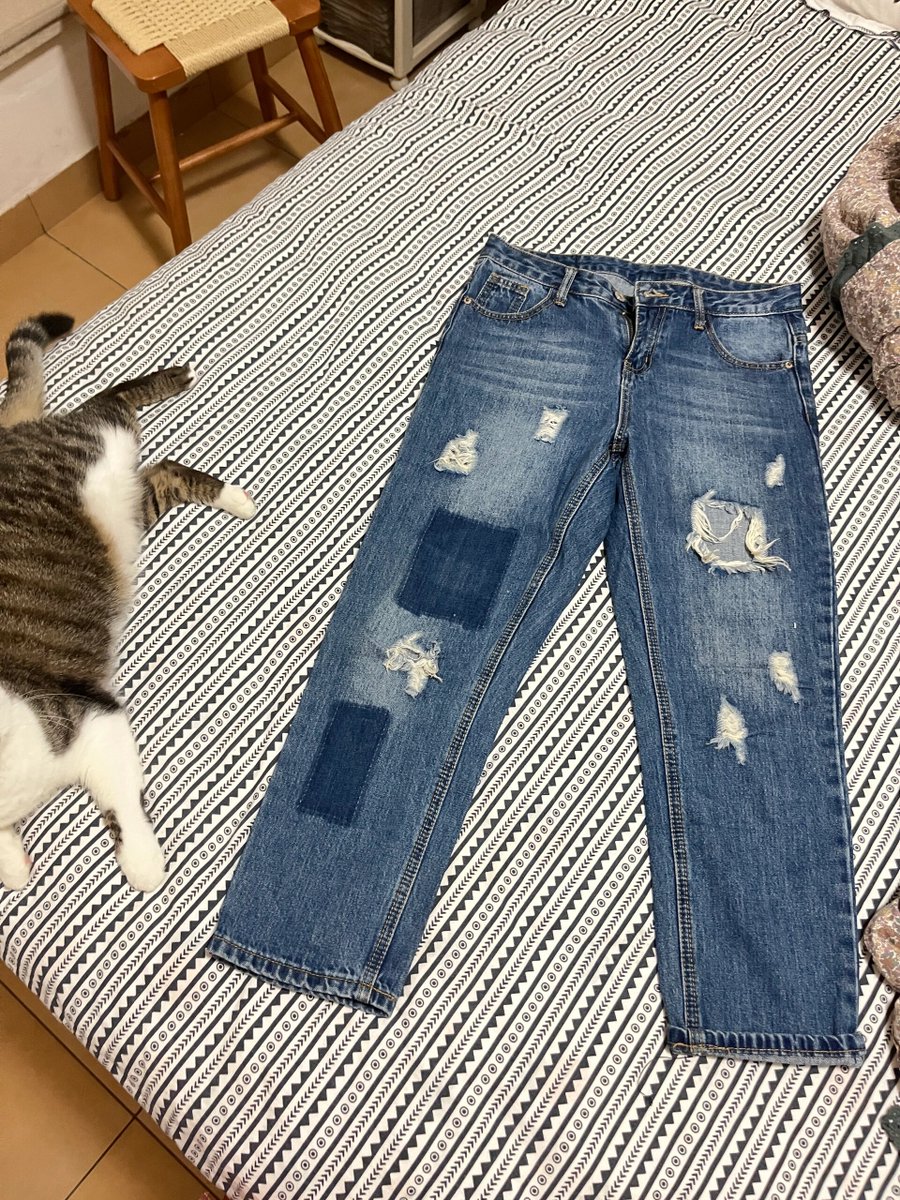 _Teplo__'s tweet photo. Upcycled old jeans into a cute crossbody bag—saved from the trash, now a daily must-have! , https://t.co/5791vHreac