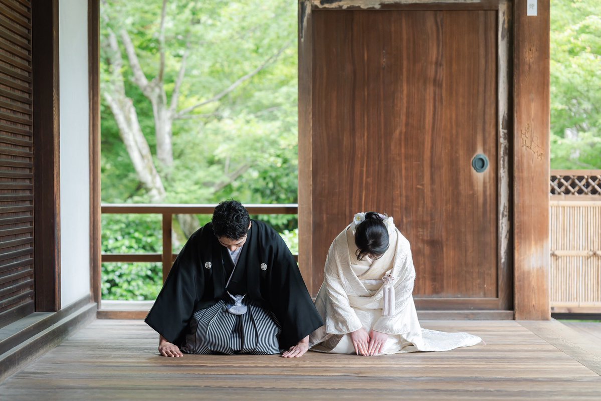 NakamuraTakuto3's tweet photo. ご報告

いつも変わらぬご声援ありがとうございます。
ご存知の方もおられるかと思いますが、結婚いたしました。
実は入籍自体は少し前に済ませておりましたが、このたび和装で写真を撮る機会があったので、このタイミングでご報告させていただきます。

まだまだ未熟な二人ですが、これからも温かく見守っていただけるとうれしいです。
今後ともよろしくお願いします。