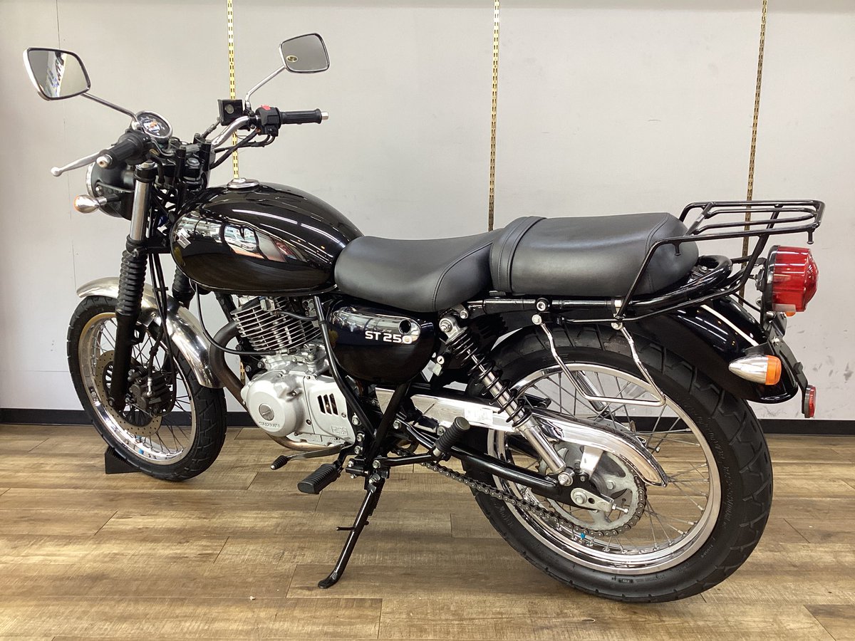 L_SizeBike's tweet photo. #SUZUKI #ST250 #NJ4AA
新入荷情報!!!
2004年モデル　走行距離19541km

気軽にフォロー、いいね！、コメントよろしくお願いします。
気になる事はなんでもDM下さい。
詳しい在庫情報はグーバイクをクリック！
トップページのURLからどうぞ！ https://t.co/sWz0bg7p5W