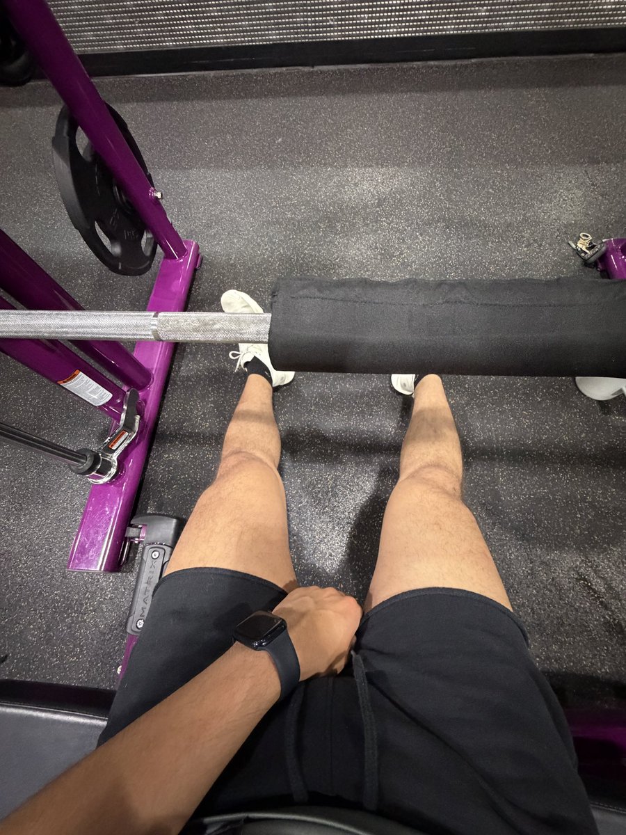 jorgevaslp's tweet photo. I’m really proud of my legsss🥹 https://t.co/V1a8G8vnaZ