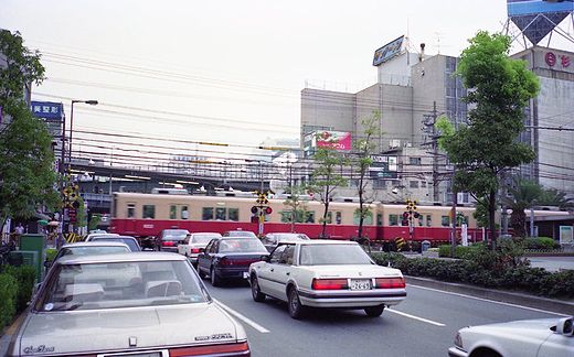 japan70to10's tweet photo. 1993年、大阪市の福島駅周辺と地下化前の阪神電鉄 https://t.co/n1gIDYVTLE