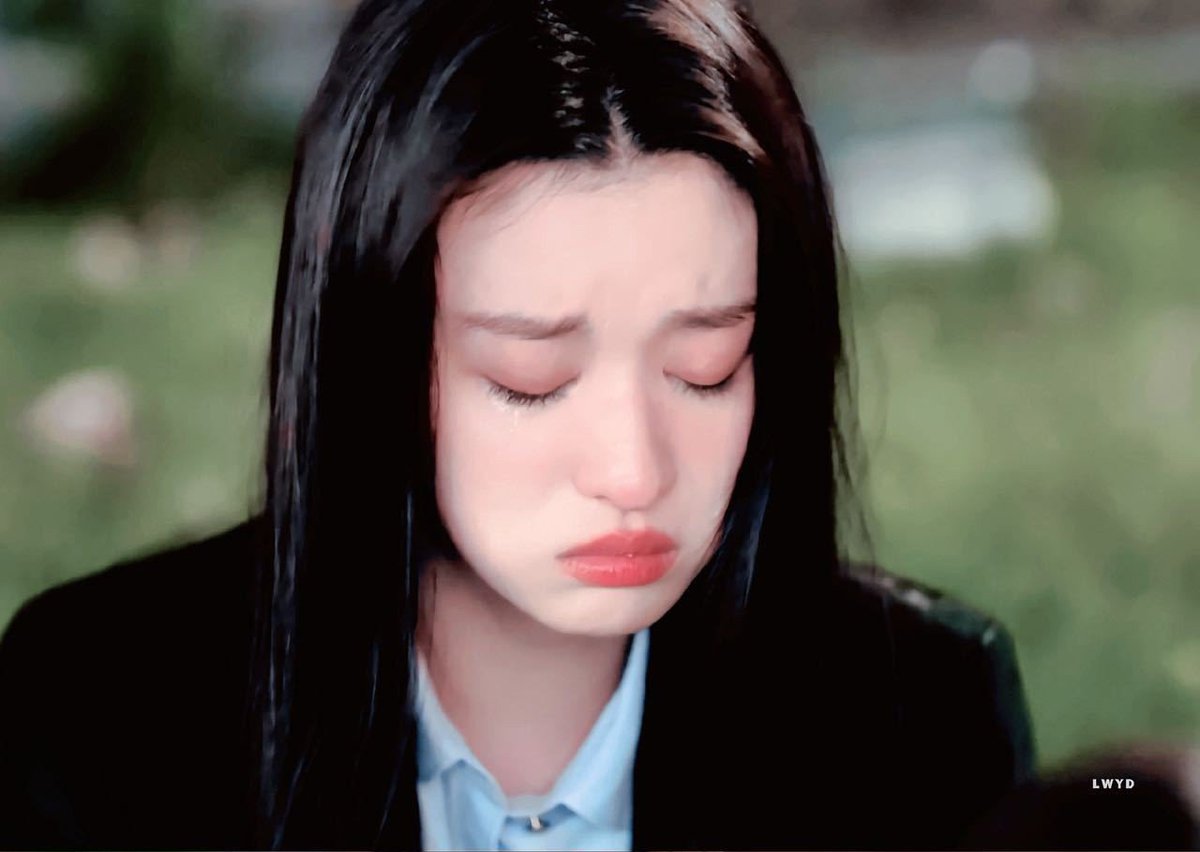 wcrated's tweet photo. the prettiest crier https://t.co/bpsHnVe659