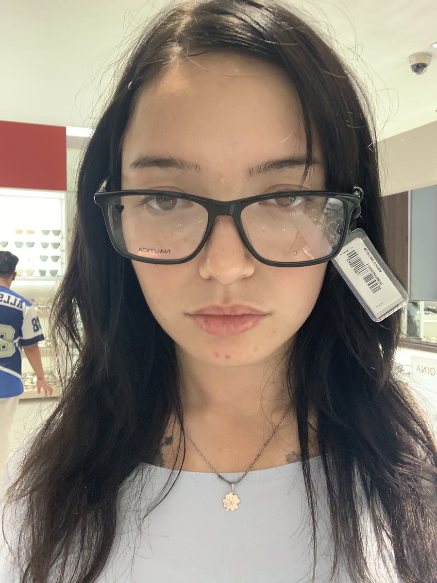 Nikenbulee's tweet photo. Maybe glasses aren’t my thing https://t.co/m8O5NxhtJy