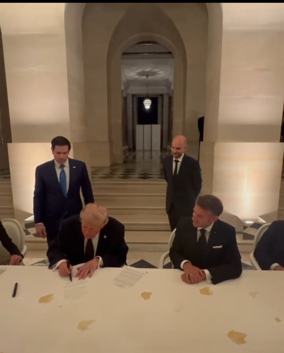 Nayeeme's tweet photo. #TodayNews #Donaltrump #G7 
During the G7 Summit in France, President Donald Trump signed a Memorandum of Understanding (MOU) with Iran.
Speaking afterward, he said:
"It wasn't easy, I can tell you that

#Realdonaltrump #Iran� #trumpvideo #viralvídeo https://t.co/uBcvZtLLja