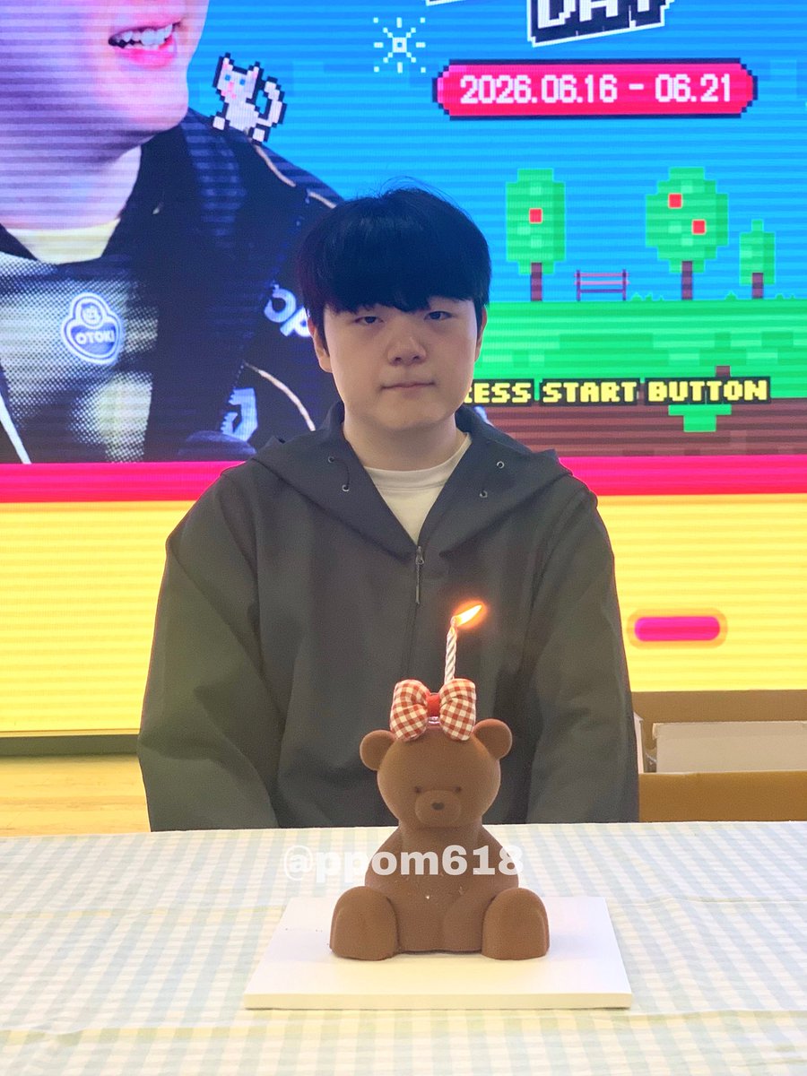 ppom618's tweet photo. 우리부 우리곰
생일축하합니다🎂🎉
#해피부데이
#Happy_Boo_Day
#캐니언 #CANYON https://t.co/LzBBqC0A36