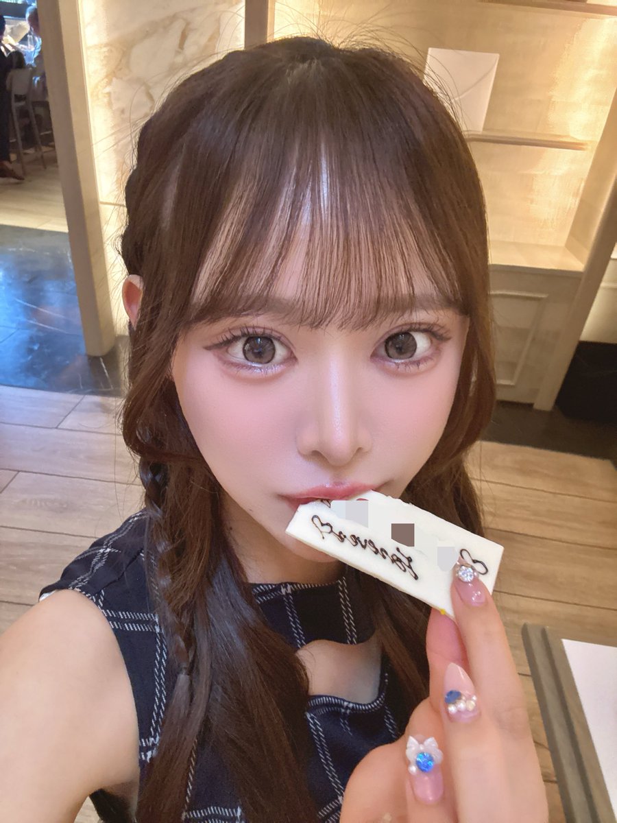 npi07u's tweet photo. 前頬とこめかみにフィラー入れただけで顔のバランス整ったから、本っっっっ当にやってよかった､､､🥹💕💕去年唇もお任せしたボセルクリニック(@BocelleS )で今回もお願いしたょ☘️ナチュラルに変化して神 https://t.co/Zsi4rCwR2x