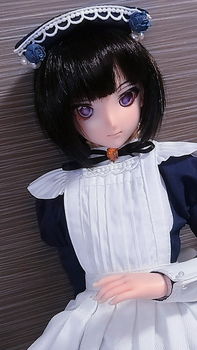 お昼休みに一枚だけドールの写真をはろう 🕰️