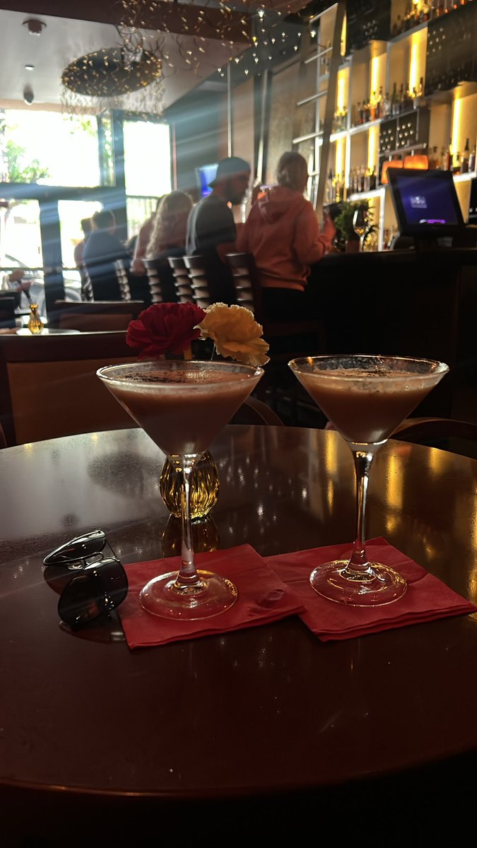 ogmalachidavis's tweet photo. celebrating with 2 Carmel macchiato Martinis🎉 Got my first featured Booking https://t.co/tuKkFUtfwx