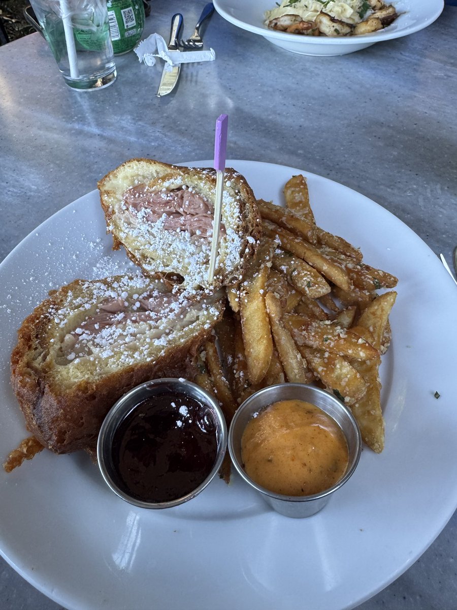 mikejthefixer's tweet photo. Drop a Disney meal pic! https://t.co/XIYwx5KyEn