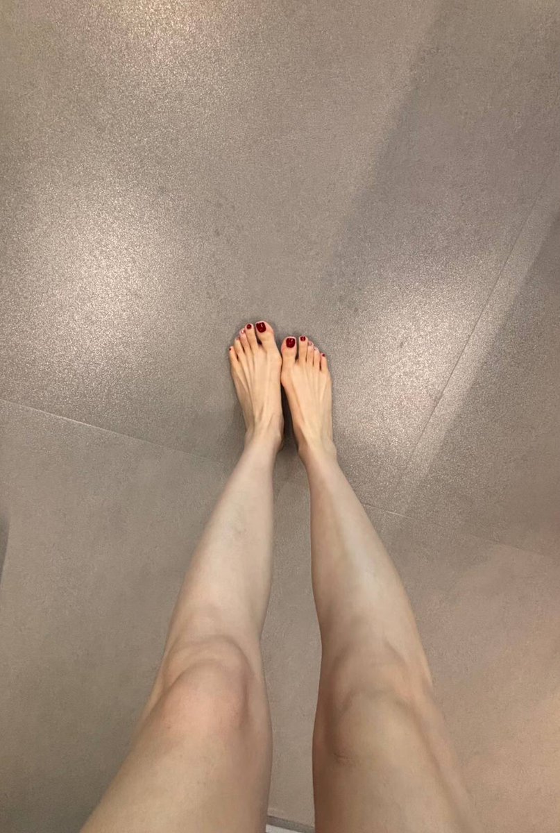 Uumm1108's tweet photo. 真好看  
不想穿鞋怕影響到它的美 https://t.co/MfWu5l9hcQ