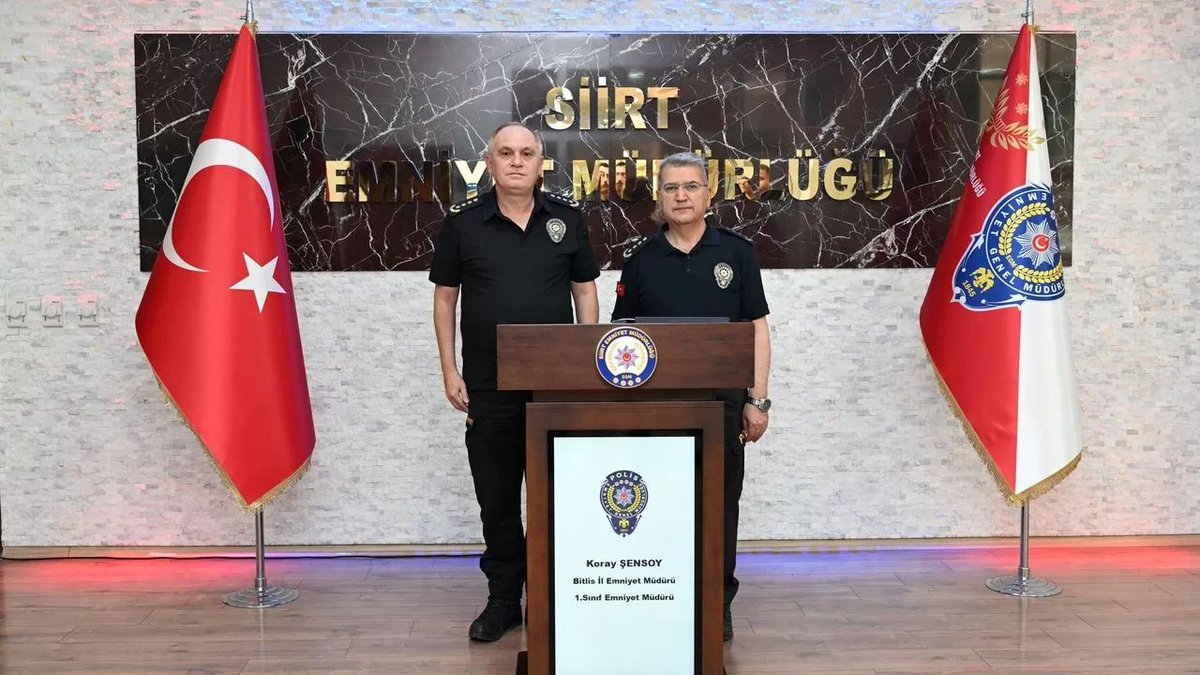 BitlisHaberA's tweet photo. Bitlis Emniyet Müdürü Şensoy’dan Siirtli Meslektaşı Özdemir’e Hayırlı Olsun Ziyareti 
https://t.co/aK5djlnGX3 https://t.co/8r2KZvww9o