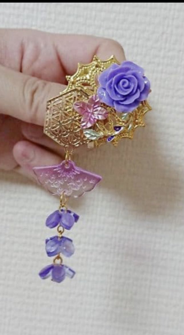 miki114550's tweet photo. ✨ Handmade Hair Accessories ✨

One-of-a-kind barrettes &amp; pony hooks inspired by anime, fantasy, and Japanese aesthetics 💜

🌍 International buyers welcome

🛒minne👇🏻
https://t.co/54hWsP5Ufo

#Handmade #Barrette #PonyHook #HairAccessory #Kawaii #JFashion #AnimeInspired https://t.co/VN0d5KLipr
