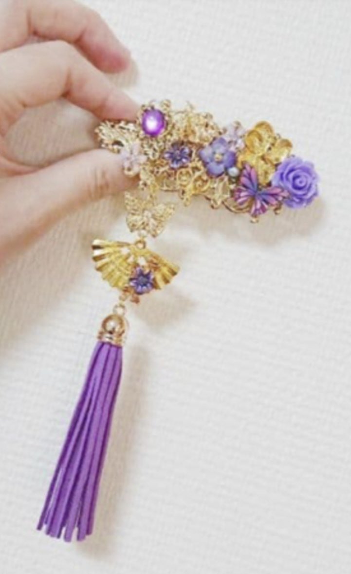 miki114550's tweet photo. ✨ Handmade Hair Accessories ✨

One-of-a-kind barrettes &amp; pony hooks inspired by anime, fantasy, and Japanese aesthetics 💜

🌍 International buyers welcome

🛒minne👇🏻
https://t.co/54hWsP5Ufo

#Handmade #Barrette #PonyHook #HairAccessory #Kawaii #JFashion #AnimeInspired https://t.co/VN0d5KLipr