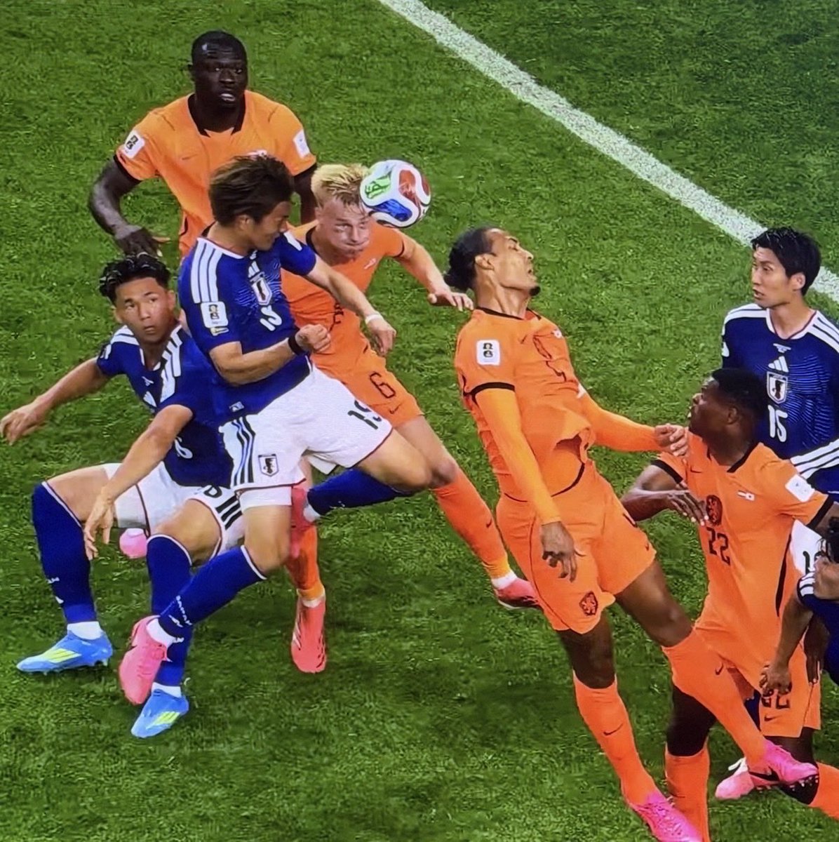 CerezoZlatan's tweet photo. 小川のゴールか!!
↓
鎌田当たってたんか!!(鎌田のひとさわり)
↓
塩貝支えてたんか!! ←New‼️ https://t.co/SzpqXZJND0