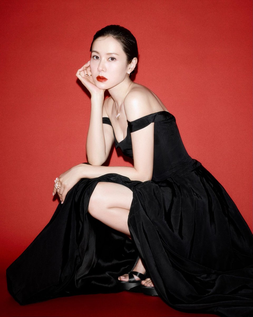 grass0610's tweet photo. ELLE Taiwan update 

https://t.co/DyUUdUFREE

#SonYejin
#ソン・イェジン
#손예진 
#孫藝真 https://t.co/OlckPsehxy