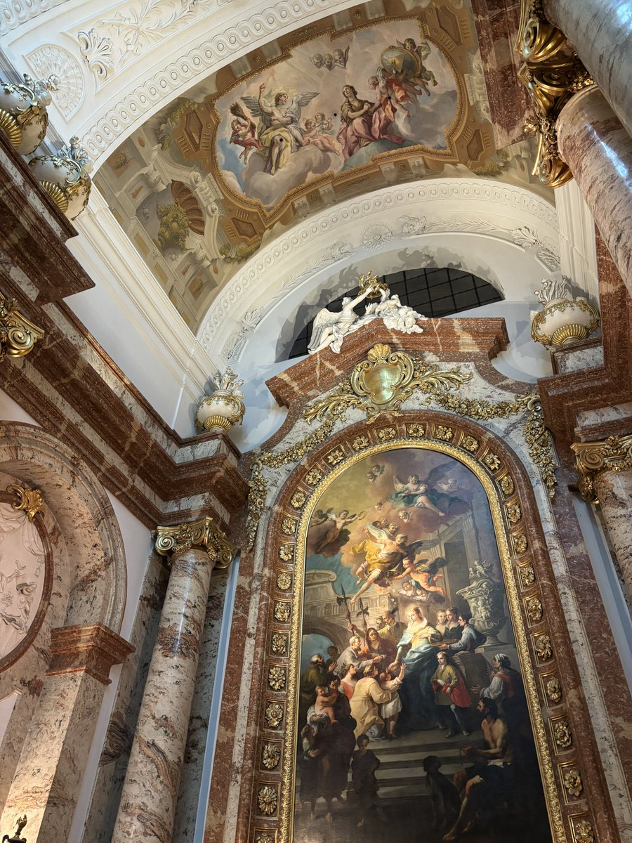 TravelogEarth's tweet photo. 🇦🇹 Wien
ウィーンのカールス教会🌹
どこを切り取っても、ため息が出る美😍
赤茶色の大理石は特別なものらしい✨
優雅で煌びやか、なのに厳かな雰囲気が両立する✨

この教会は11€くらいで見学できて、興味深いパネルや設計図などが展示されてます。縦にズバッと切った断面模型も面白かったです✨ https://t.co/6hmZBq8XNv