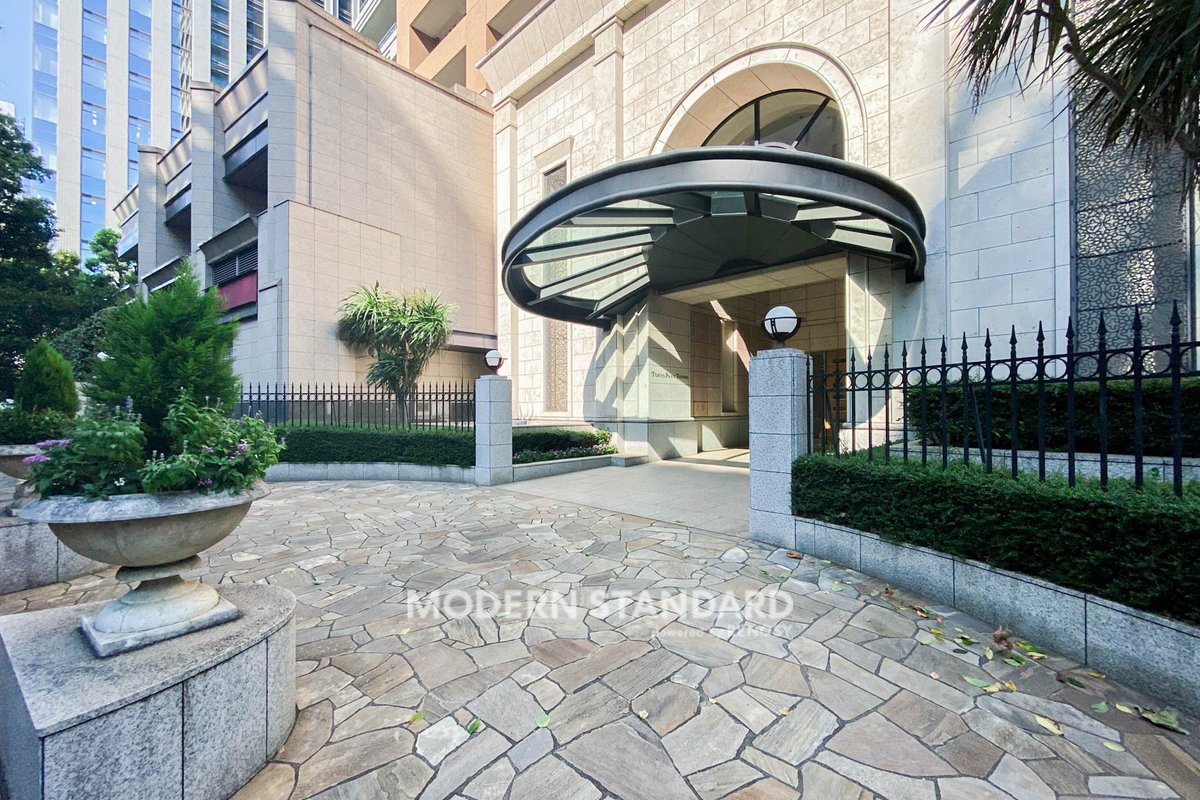 modernstandard1's tweet photo. 【東京パークタワー】
https://t.co/O3wHAsNaRJ
間取：1〜3LDK（52.41㎡〜116.65㎡）
賃料：328,000円
販売価格：3億5,800万円〜4億3,800万円
東京メトロ半蔵門線 神保町駅徒歩1分
築年数：2003年3月
《お問合せ》
電話 | 0120-803-902
賃貸｜https://t.co/ZhTkaoyGv9
購入｜https://t.co/EIq3Y8plb6 https://t.co/TdmDB2jMJ2