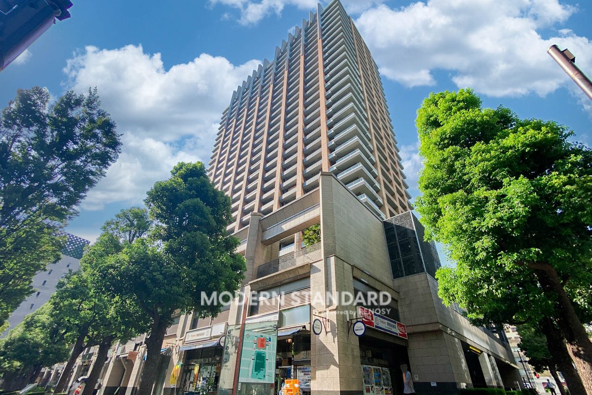 modernstandard1's tweet photo. 【東京パークタワー】
https://t.co/O3wHAsNaRJ
間取：1〜3LDK（52.41㎡〜116.65㎡）
賃料：328,000円
販売価格：3億5,800万円〜4億3,800万円
東京メトロ半蔵門線 神保町駅徒歩1分
築年数：2003年3月
《お問合せ》
電話 | 0120-803-902
賃貸｜https://t.co/ZhTkaoyGv9
購入｜https://t.co/EIq3Y8plb6 https://t.co/TdmDB2jMJ2