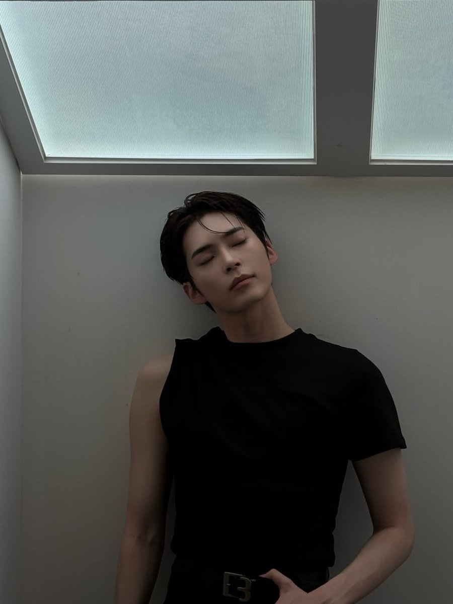 woospanda's tweet photo. idk how to explain it but he is giving doyoung biological son https://t.co/Qz86aAlG4A