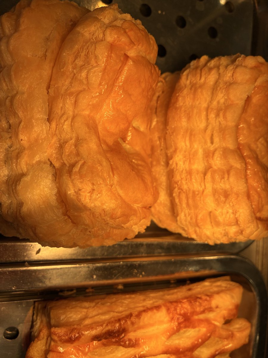 bake_do's tweet photo. 本日は、摂津市物流センターにて販売、また、珈琲蔵津田店様前にて15時まで販売中。

本日もよろしくお願い致します。 https://t.co/BSbPLFtfSb