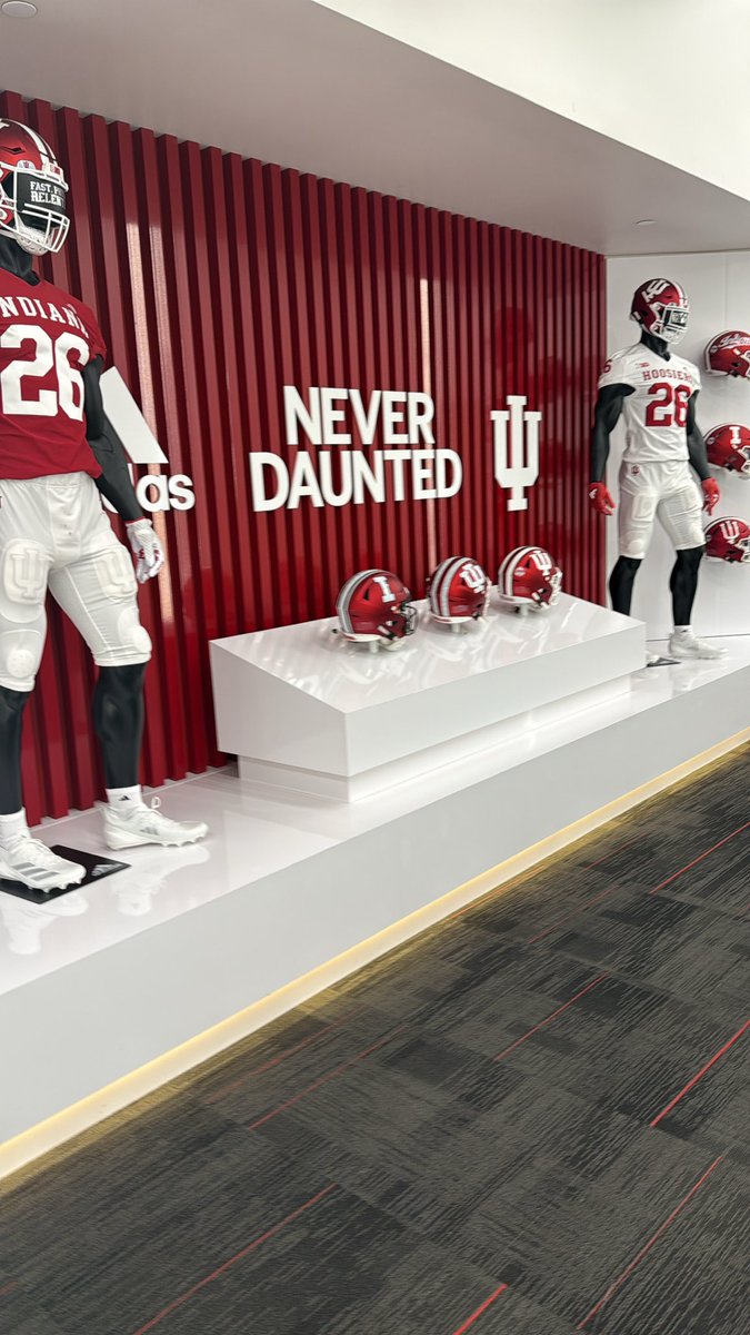 GabeRoselliQB1's tweet photo. University of Indiana Visit!🔴⚪️ https://t.co/XIh1JLRVJb