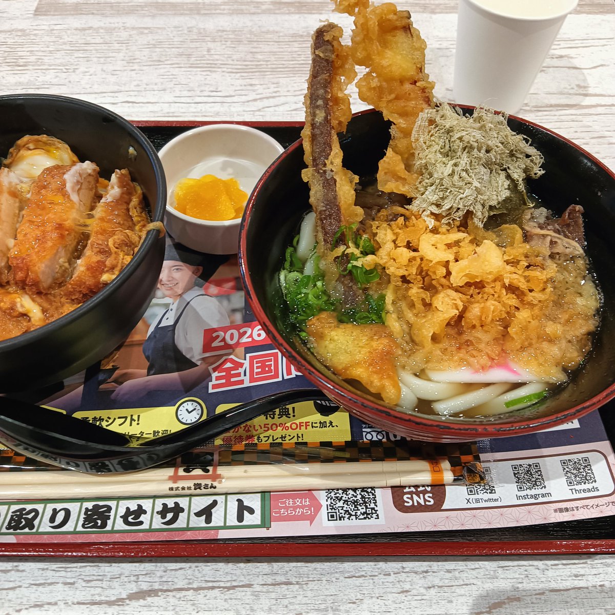 taka8850's tweet photo. 今日のランチは船橋ららぽーとのフードコートで「資さんうどん」の幸せセット（ぼた餅抜き）をチョイス。
​九州ならではの柔いうどん、たまにはいいかも！お出汁がしっかり染みてて美味しい。大満足のボリュームでした。
​#資さんうどん #ららぽーとTOKYOBAY #船橋ランチ https://t.co/TT2Tz2TYkL