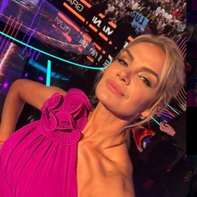 AgussLanzelotta's tweet photo. Por los enamorados de la holograma 
SOL AL 9009 
NO DIVIDAN VOTOS 
#granhermano https://t.co/wXlzvNwE86