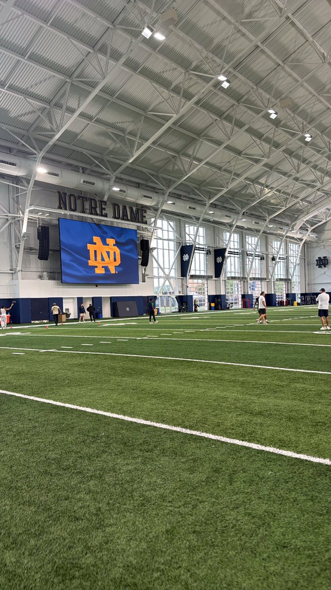 GabeRoselliQB1's tweet photo. University of Notre Dame Visit!🔵🟡 https://t.co/G4qNZFLDN7
