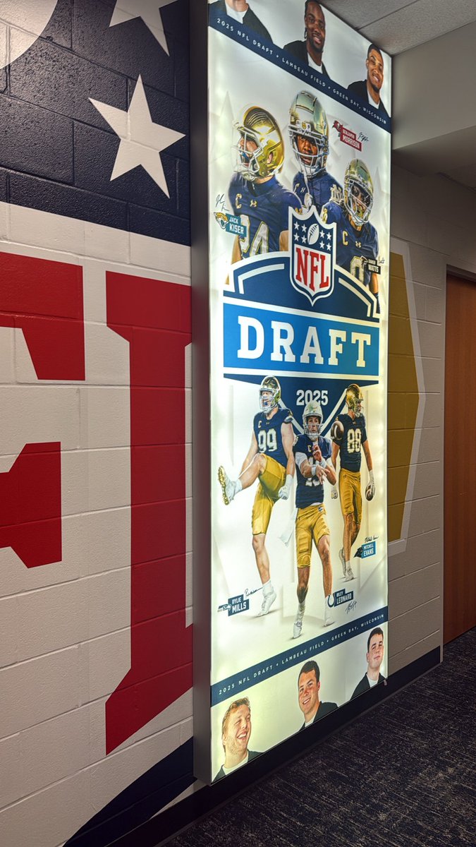 GabeRoselliQB1's tweet photo. University of Notre Dame Visit!🔵🟡 https://t.co/G4qNZFLDN7