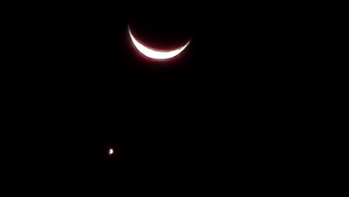 davli0's tweet photo. @Eugeoptimista La Luna y Venus https://t.co/znTwGgBqCv