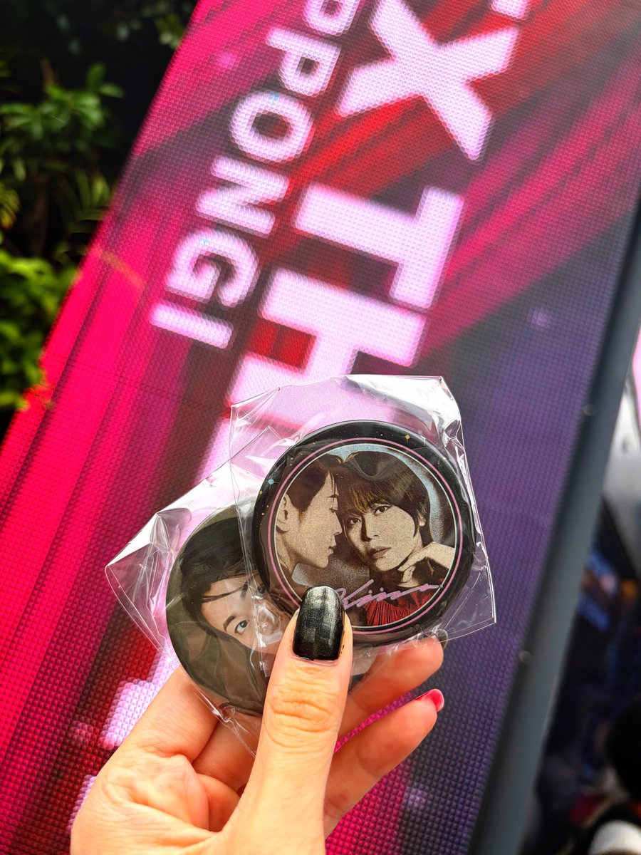 DMNKIINA0906's tweet photo. 一回だけ！ってやったら個人的当たり出た！満足！悔いなし！！ラッキー！！

初ファンミほんと楽しみすぎる💗
というかすでに楽しい🥹💗💗

(ちなみにわたしもヘソだし。)

#氷川きよし #KIINA. 
#ファンミーティング https://t.co/g1qTpHwhQm