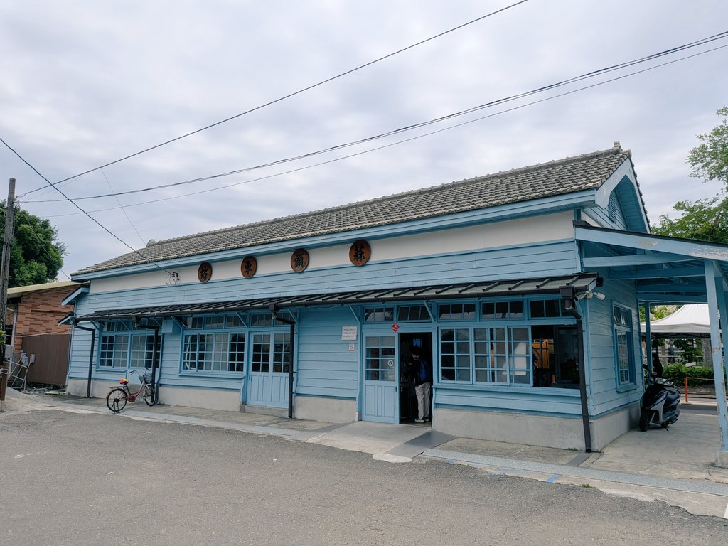 dragon11qq's tweet photo. 台湾糖業鉄道蒜頭駅。
1930年（昭和5年）に建てられた駅舎が残る。
県指定古蹟に指定され、大事に保存されている。 https://t.co/enrtbsz7X7