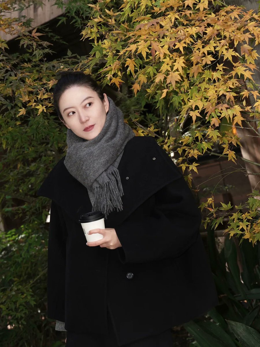 Aleks42873050's tweet photo. The first crisp autumn breeze is here  Perfect for sipping warm coffee under the sun—so much coziness today! https://t.co/tOZTk1mk1z