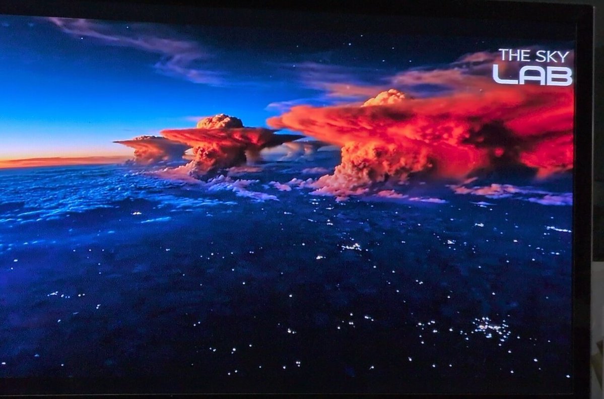 Debewon's tweet photo. Lined up storms. We had a mini thing of this yesterday. https://t.co/9aCiDvDuCs