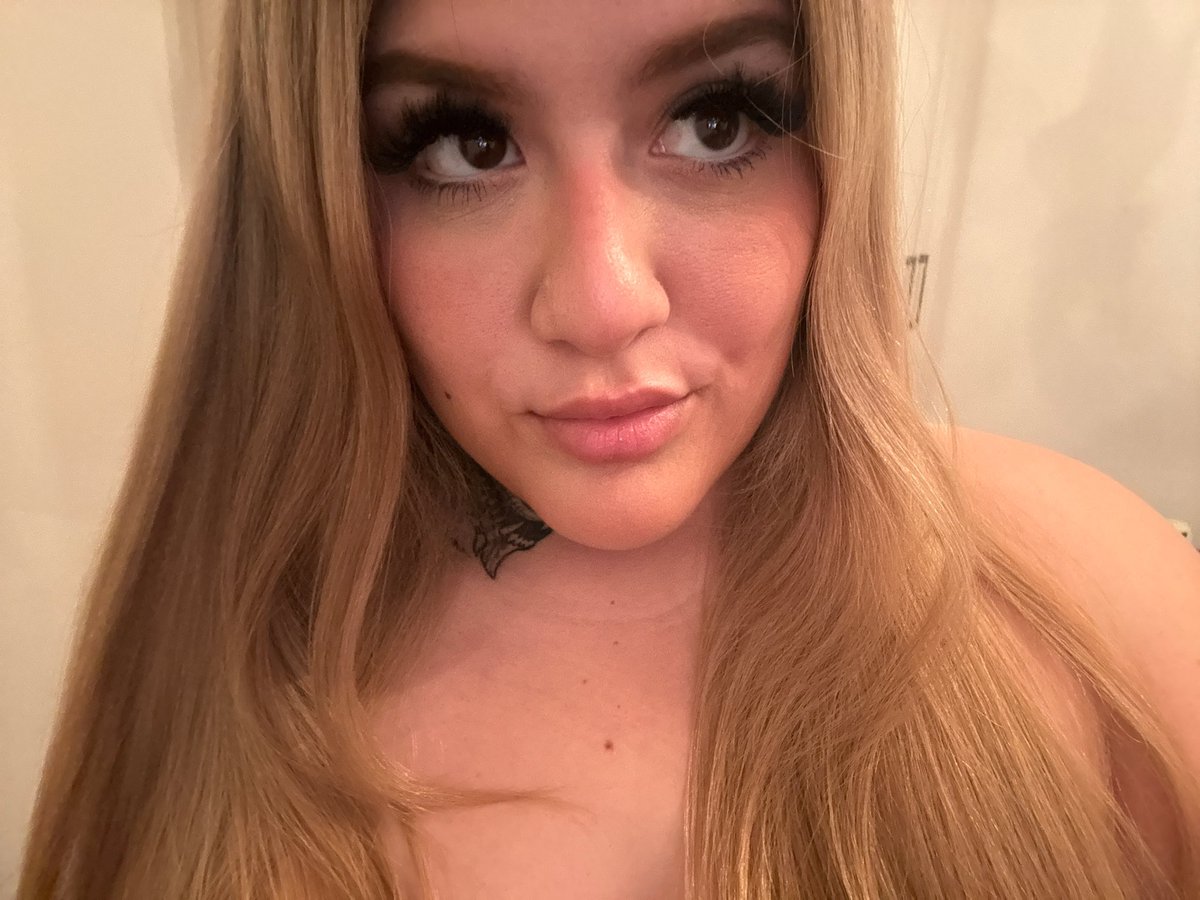 KazzandraSari's tweet photo. Activa para videollamadas 🔥♥️
Me quieres ver desnudita? https://t.co/WefpEEwYMJ