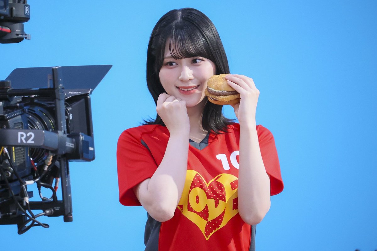 ryu1056095's tweet photo. 昼からの配達 大変やけど＝LOVE（佐々木舞香 ちゃん）の新しい マクドのCMで 頑張れます。

全力で取り組みます。 https://t.co/HB2ezXhKDs