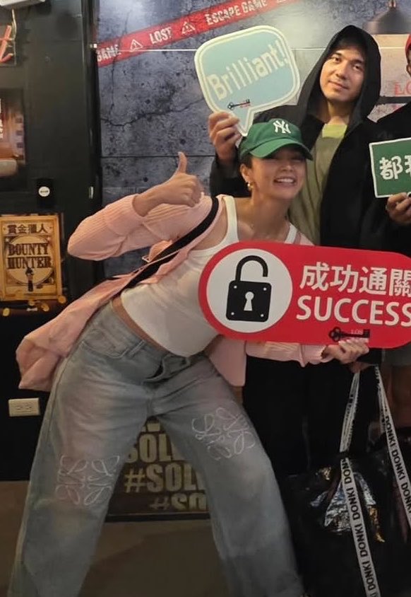 claa1ree's tweet photo. lakas nung paulo may bitbit na jowa sa business trip nya in taiwan, hindi pwede magkalayo ng ilang araw talaga nuh🤧. grabe sobrang pretty naman ni kimmyy🥹🤏

cto📷 https://t.co/hSISe2yphP