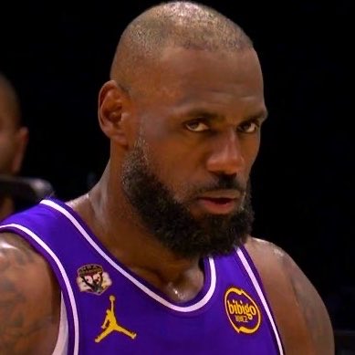 LakeShowYo tweet media