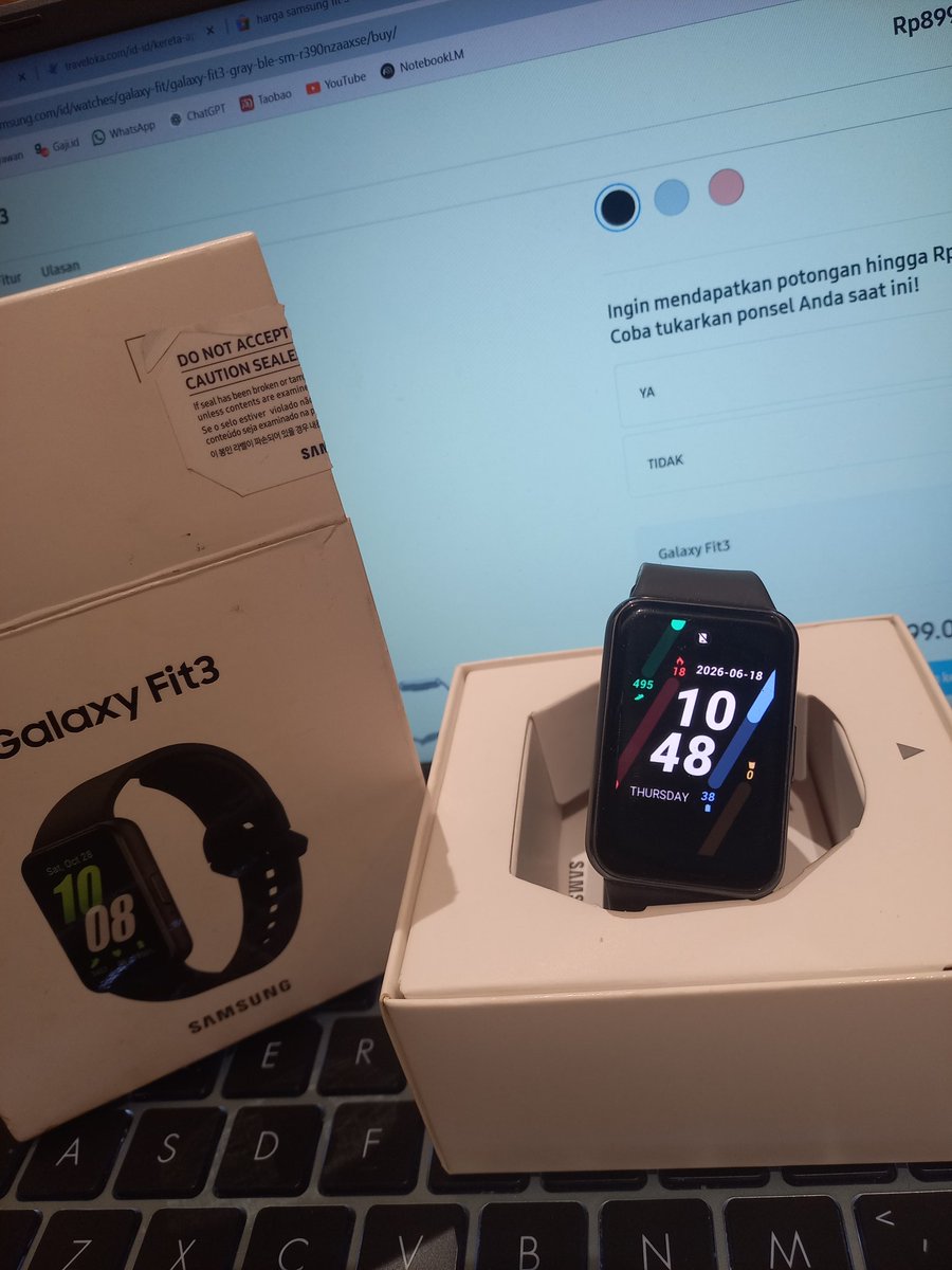 Philopedy's tweet photo. Wts Smartwatch Samsung Galaxy Fit 3 warna grey, berfungsi normal, charger masih ada dan berfungsi normal, kondisi jam sedikit kotor, layar ada sedikit jamur

💸 400k
📍cod all semarang

#wts #wtb #zonauang #semarang https://t.co/7mFKsLGTNH