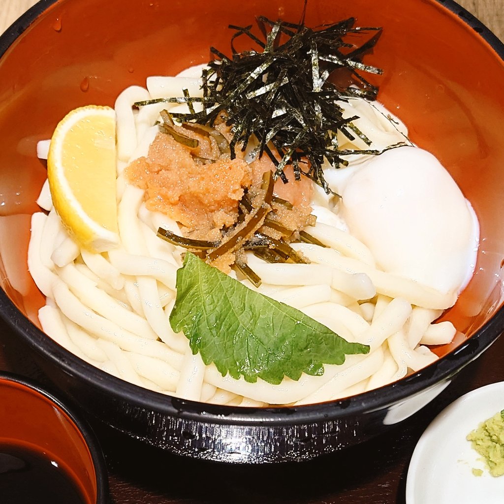 freedonian's tweet photo. 4月のご報告の締めくくりです。
残念なことに、保安検査場近くのフードコートの移設に伴い、竹下工場製アサヒスーパードライを最後に楽しむお店も閉店。
新フードコートで、うどんをいただきました。 https://t.co/tvcspaQRp4