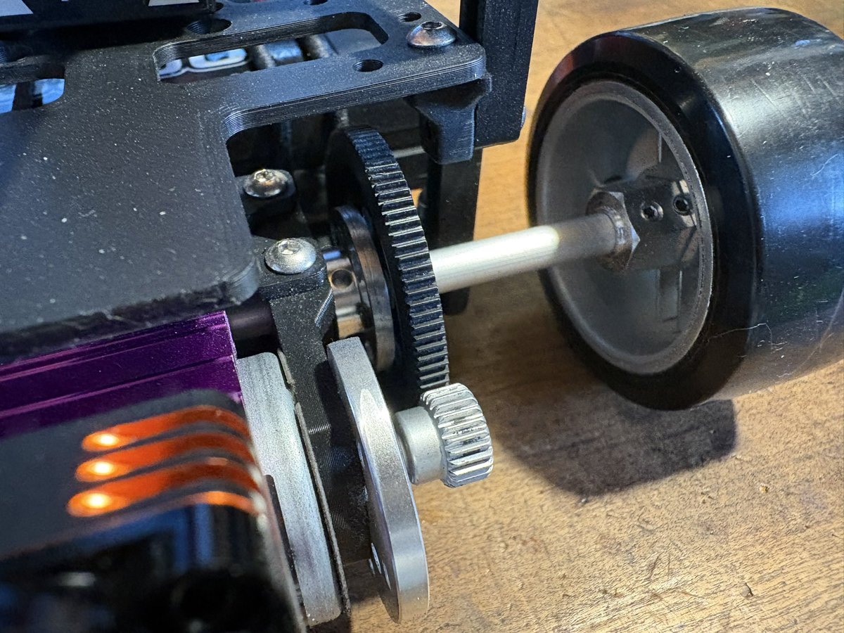 maddax_modeling's tweet photo. 一年遊んで熟成が進んだRDD1
HOTJOYカーペット路面専用セット

#RDD1
#RC SHOES RACING https://t.co/CA6lXBvJ58